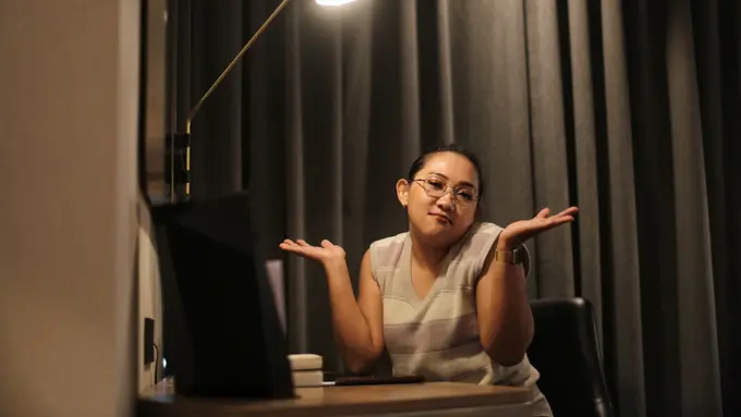 wanita february pandang sebelah mata