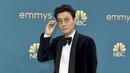 Sutradara Hwang Dong-hyuk tiba di Primetime Emmy Awards ke-74 yang digelar di Microsoft Theater, Los Angeles, Amerika (11/9/2022). (Photo by Richard Shotwell/Invision/AP)