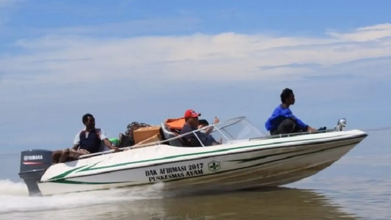 Speed Boat Nakes di Nakai, Distrik Pulau Tiga, Papua