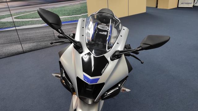 <span>Desain M-Shaped Intake Duct dengan Led Projector Headlight, Twin Eyes LED Position Lights all new R15M Connected ABS (Arief A/Liputan6.com)</span>