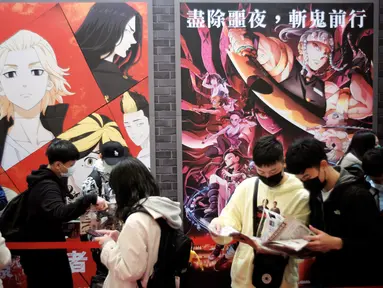 Penggemar lokal mengantre untuk mengikuti Festival Komik dan Animasi ke-10 di Taipei, Taiwan (10/2/2022). Festival Komik dan Animasi Internasional Taipei (TiCA) diadakan pada 10-14 Februari 2022. (AFP/Sam Yeh)