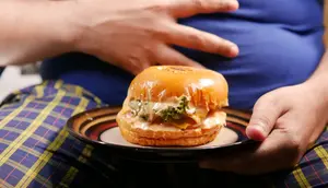 Kebiasaan Makan Terburu-buru Bisa Ganggu Pencernaan dan Metabolisme