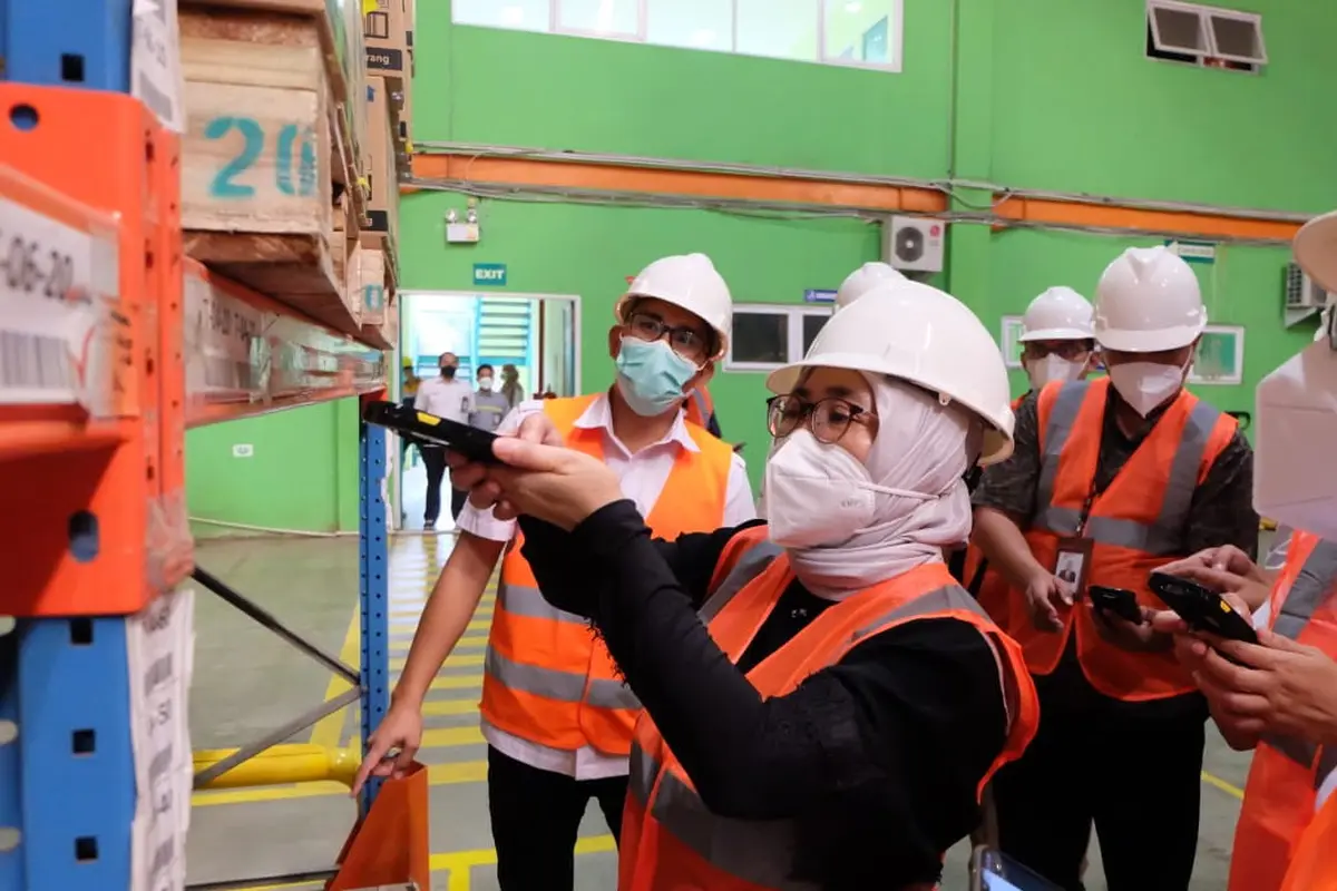 Direktur Utama PT Perusahaan Perdagangan Indonesia (Persero) atau PPI, Nina Sulistyowati mengunjungi gudang modern dan depo container milik PT Bhanda Ghara Reksa (Persero) atau BGR di Palembang.