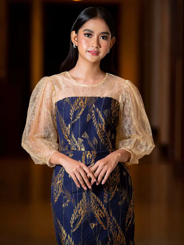 Batik Lengan Balon dengan Renda Transparan untuk Pesta