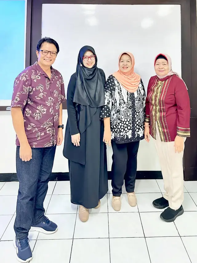 Shindy Putri Lulus Sidang S2 MARS