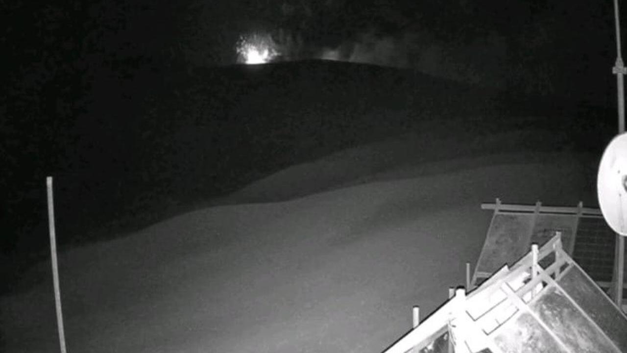 Anak Krakatau Erupsi Lagi Senin Malam, Begini Penjelasannya