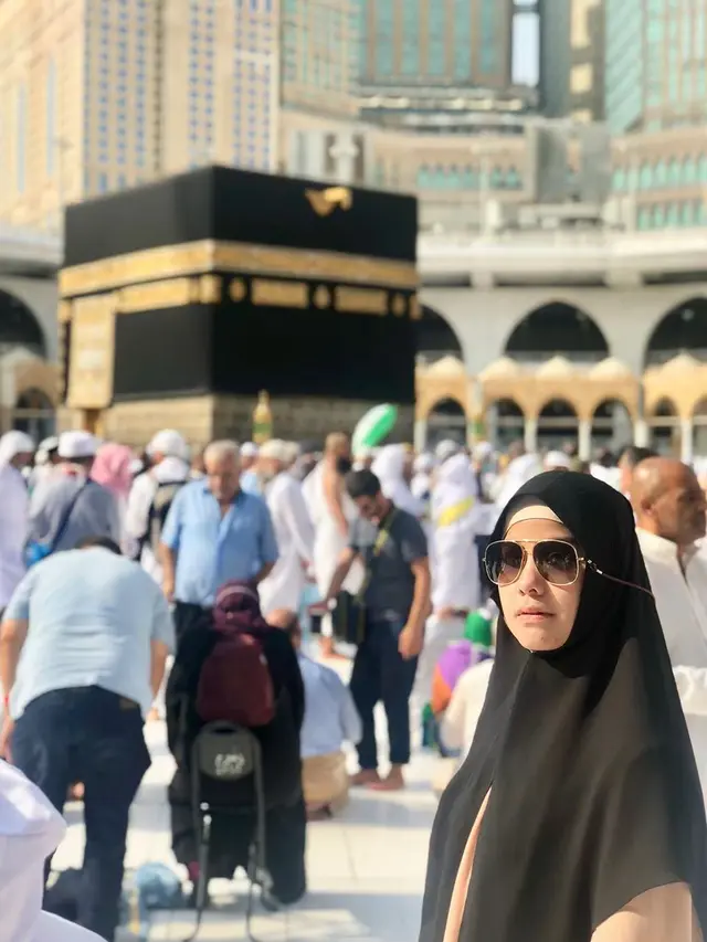 Potret Annisa Pohan dalam balutan hijab