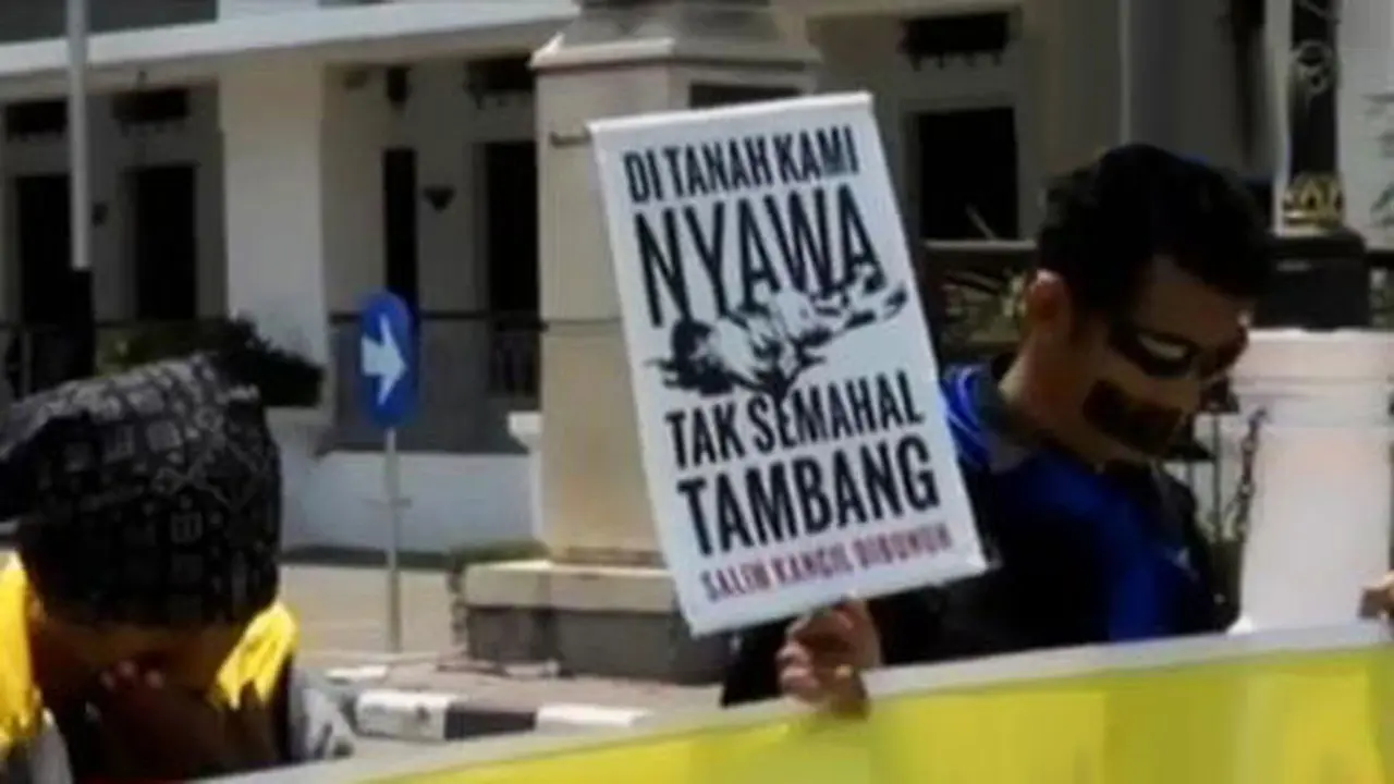 Aksi Solidaritas Untuk Aktivis Salim Kancil Terus Mengalir