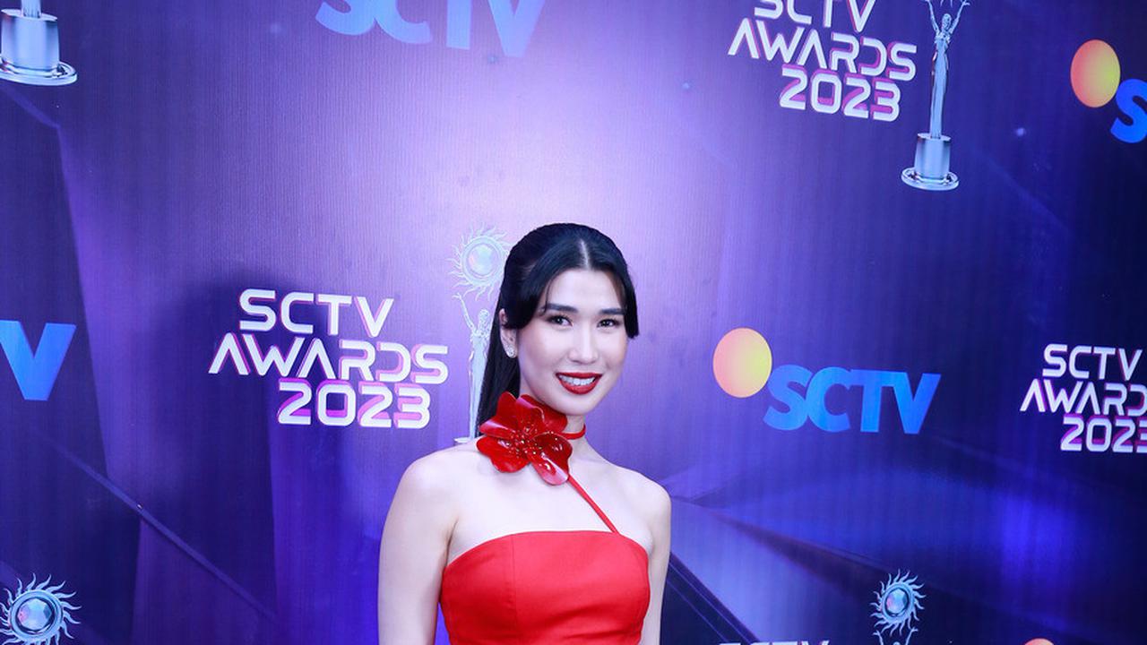 Jadi Rekan Duet Cakra Khan, 8 Foto Keseruan Christie Bersama Rekan Artis di SCTV Awards 2023