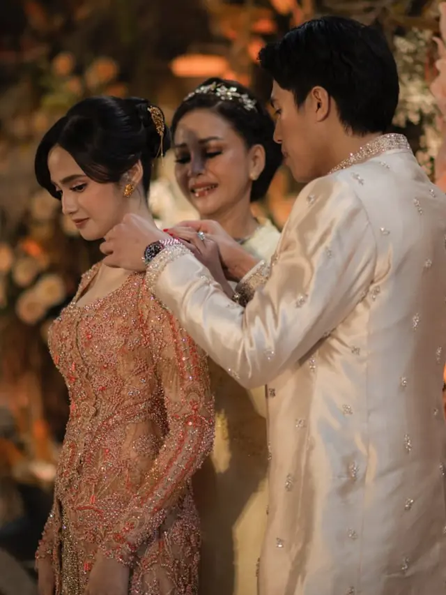 Syifa Hadju saat dilamar El Rumi. [@syifahadju]