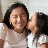 7 Zodiak yang Bisa Jadi Sosok Ibu Penyayang dan Penyabar./Copyright depositphotos.com/fizkes