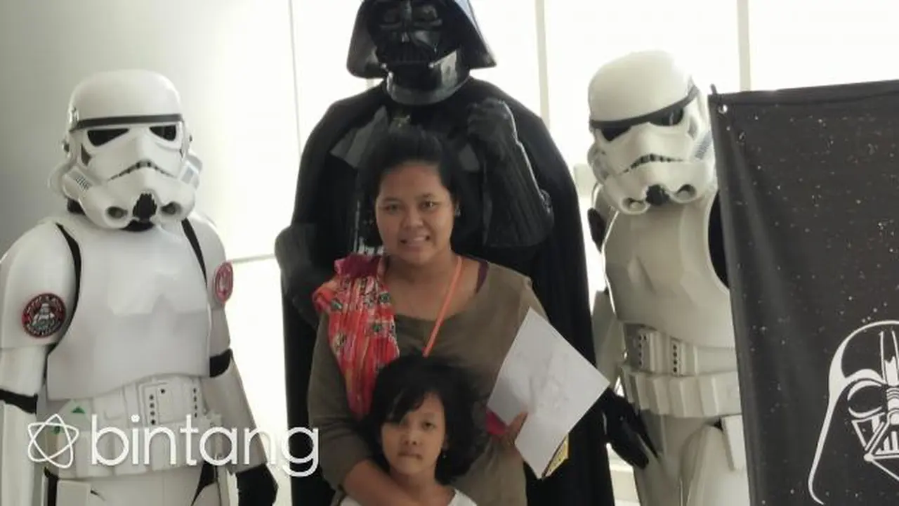 Darth Vader dan Stormtrooper Hibur Anak-anak di RSCM