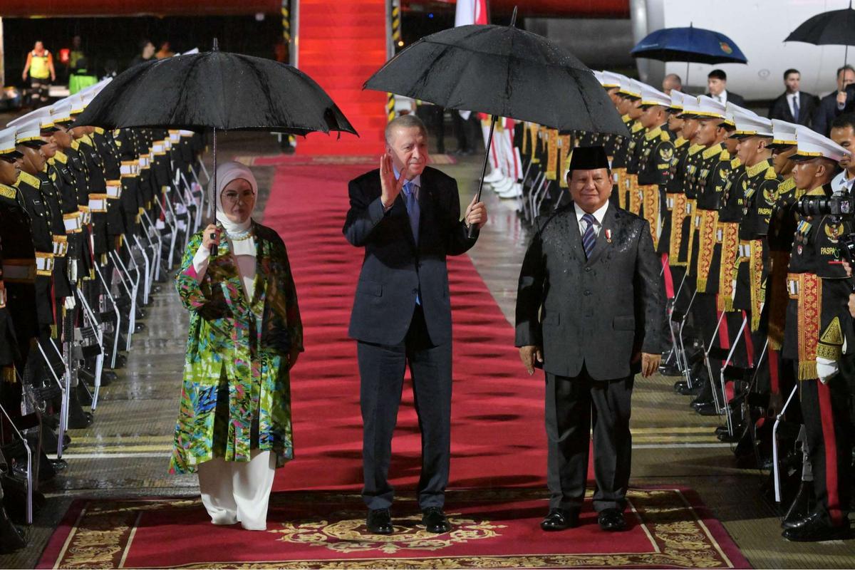 Prabowo sambut kedatangan Erdogan di Lanud Halim Perdanakusuma