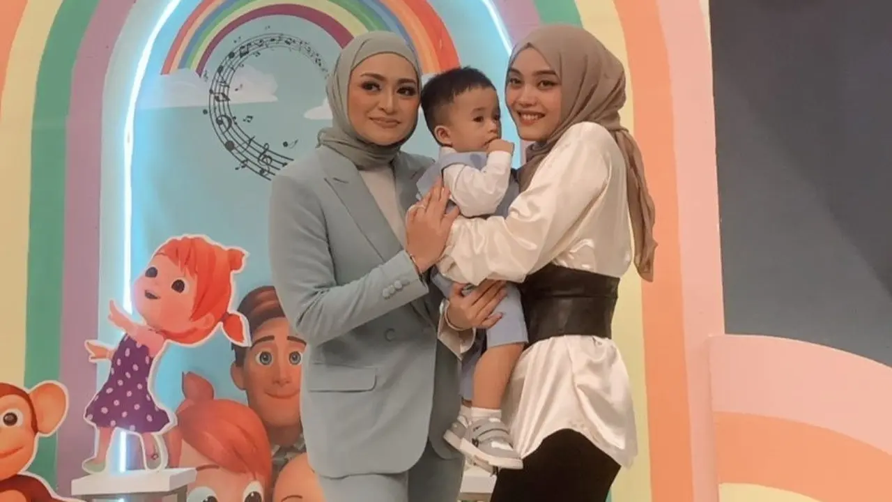 Kekompakan Nathalie Holscher dan Putri Delina
