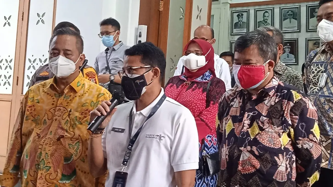 Menteri Pariwisata dan Ekonomi Kreatif Sandiaga Uno saat melakukan kunjungan kerja di gedung Pendopo Kabupaten Garut, Jawa Barat.