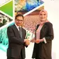 Impact & Sustainability Manager Evermos, Valeska (kana) saat menerima Penghargaan 3G Awards 2023.