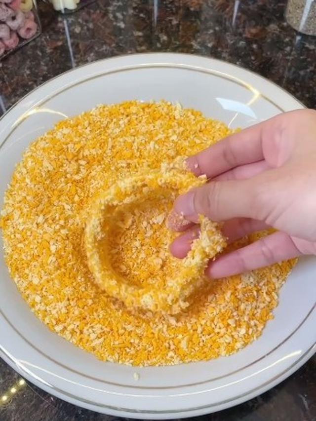 Pakai 1 Bahan Minuman, Ini Cara Bikin Onion Ring Garing dan Tahan Lama