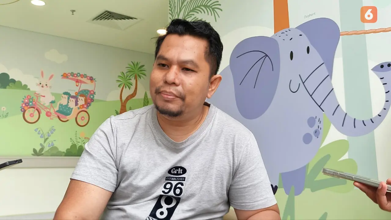 Robby Hadianto, warga Pekanbaru, membawa anak laki-lakinya yang berusia 6 bulan berobat ke Sunway Medical Centre, Malaysia, setelah sebelumnya menjalani perawatan di Indonesia. (Foto: Aditya Eka Prawira/Liputan6.com)