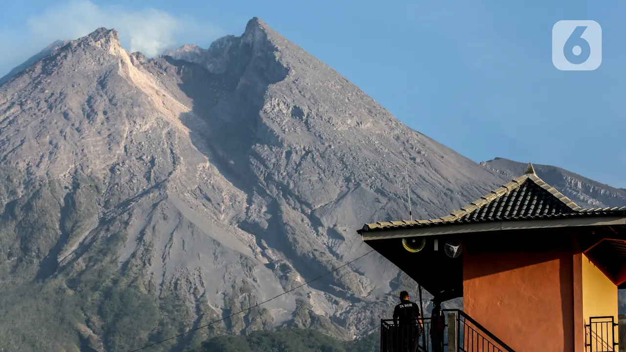 Memantau aktivitas Merapi