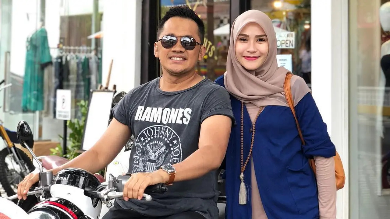 [Bintang] Hanung Bramantyo dan Zaskia Adya Mecca