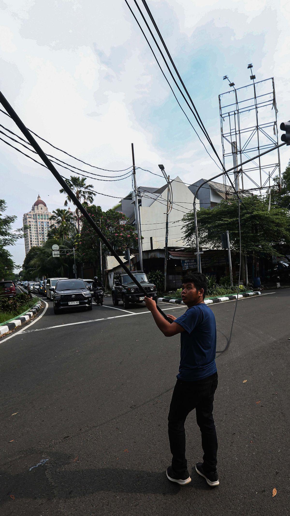 Para pengendara pun diimbau untuk berhati-hati melewati kawasan tersebut.&nbsp;Liputan6.com/Angga Yuniar