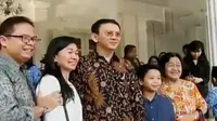 Balaikota DKI Jakarta dipenuhi warga untuk bertemu Ahok (Liputan 6 SCTV)