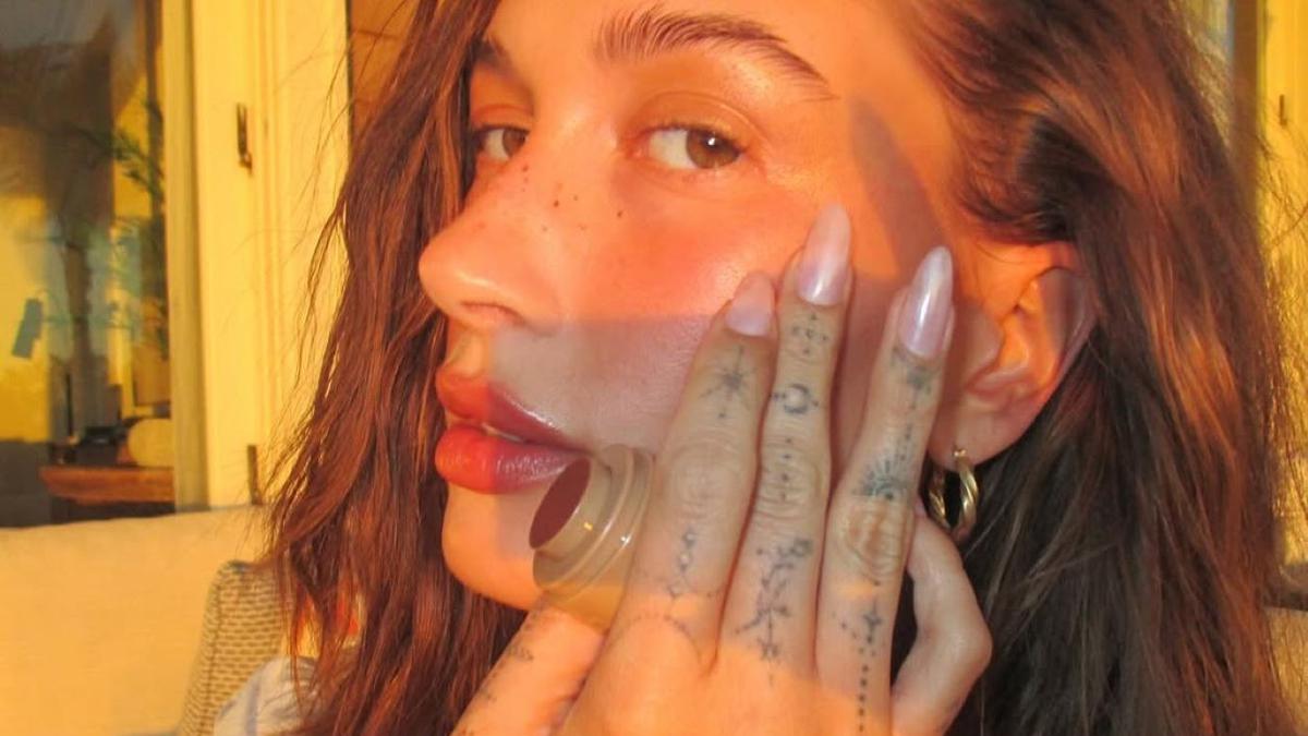Sunburnt Blush Makeup, Tren Glowing Natural yang Bikin Wajah Tampak Segar ala Hailey Bieber