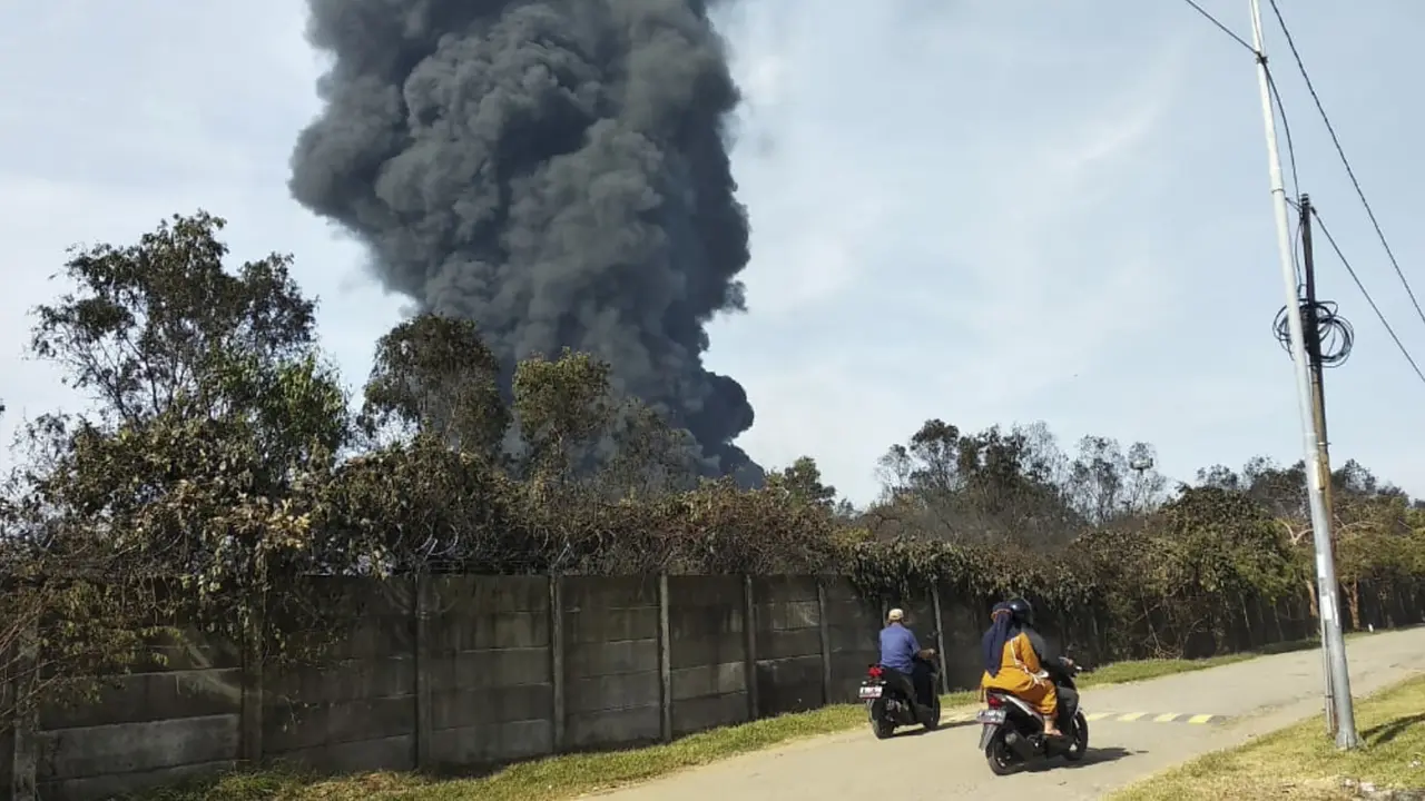 Kebakaran Hebat Kilang Pertamina Balongan