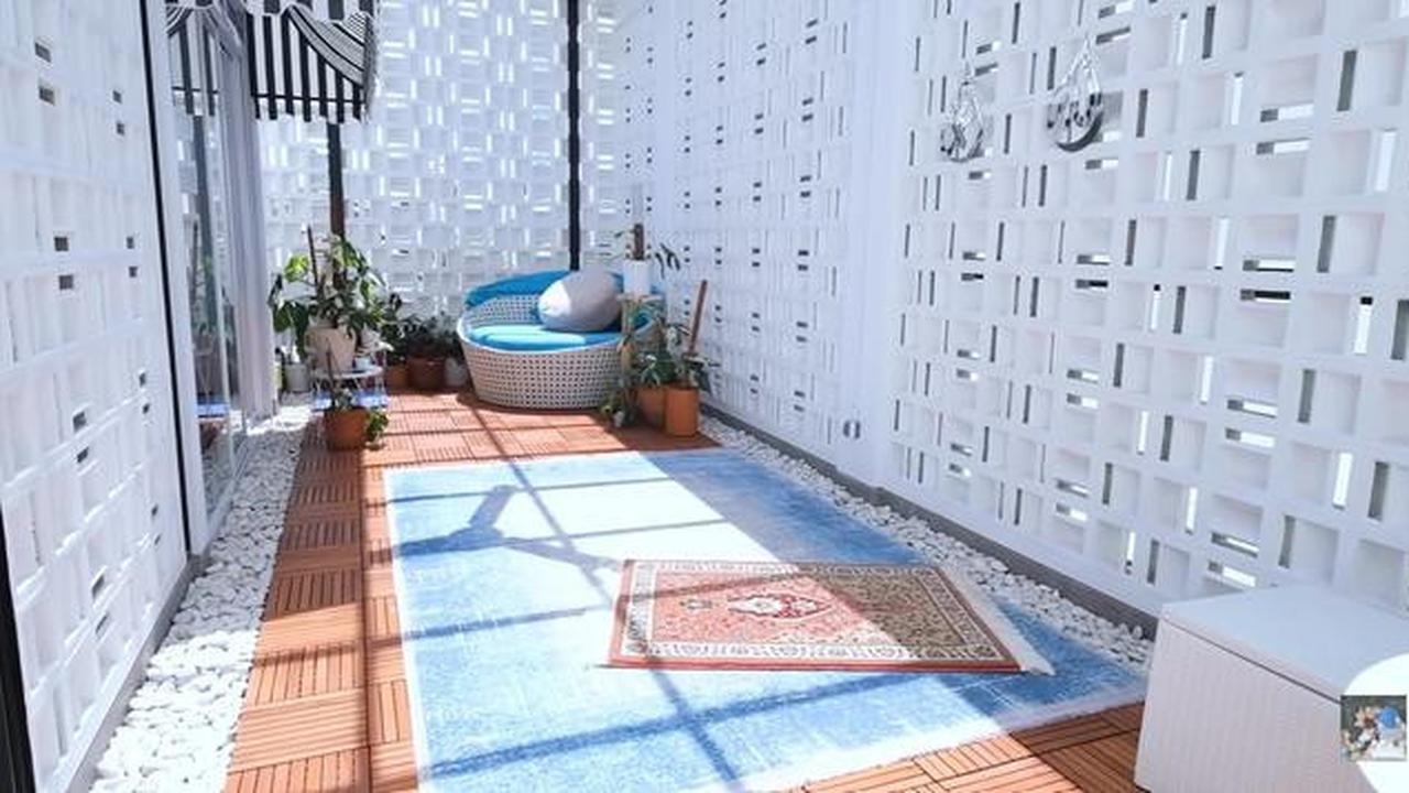 5 Potret Mushola Semi Outdoor dan Ruang Cuci di Rumah Titi Kamal, Minimalis Modern