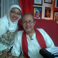 Selain melucu, Pepeng juga sempat menulis puisi untuk istrinya.