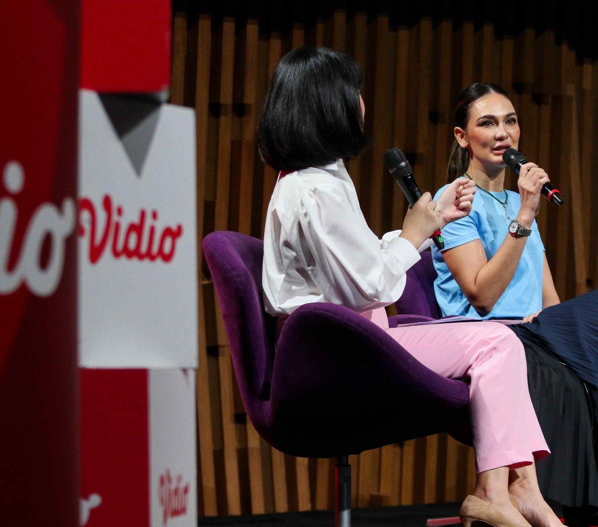 Aktris Luna Maya saat memberikan keterangan pada acara press conference ajang 'Tenis Bareng Luna' di SCTV Tower, Jakarta, Sabtu (24/8/2024).&nbsp;TS Media kembali menghadirkan acara olahraga istimewa bertajuk 'Tennis Bareng Luna' untuk merayakan hari spes