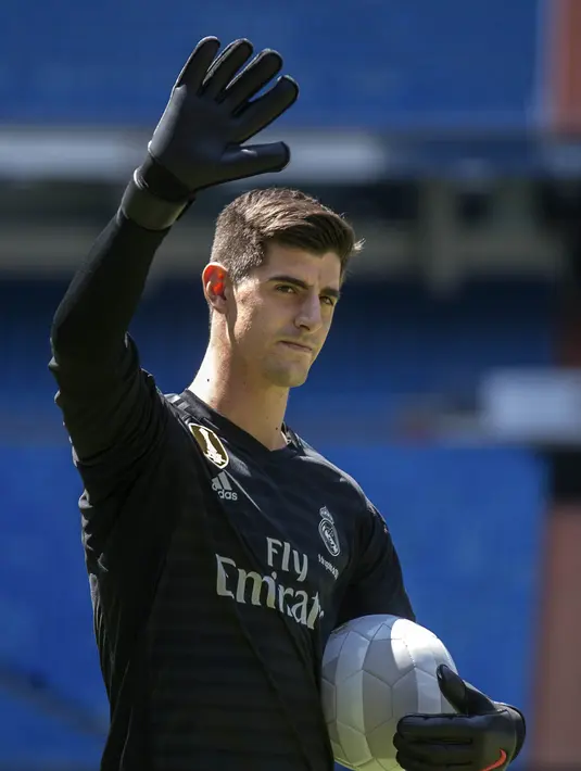 4. Thibaut Courtois - Dibeli Real Madrid dari Chelsea dengan harga 35 juta poundsterling. (AP/Andrea Comas)