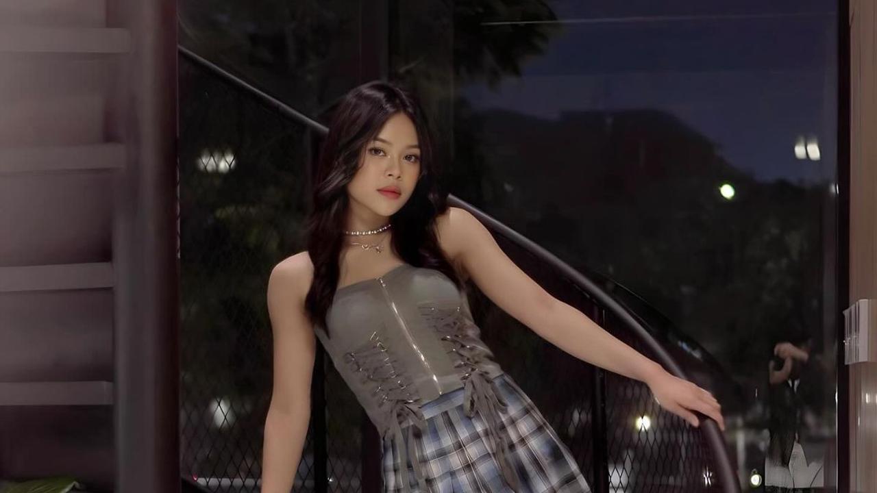 Penampilan Melly Lee juga tak luput dari perhatian netizen. Mereka dibuat salfok denga penampilan Melly Lee.<br>