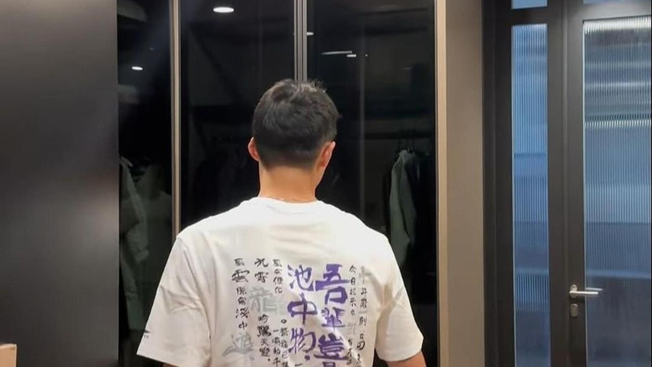 Jojo juga menyediakan wardrobe room di rumahnya untuk koleksi fashionnya.<br>