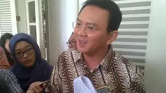"Jangan bohong Pak Gubernur," seru seorang anggota dewan yang terdengar hingga ke luar ruang rapat, kantor Kemendagri, 