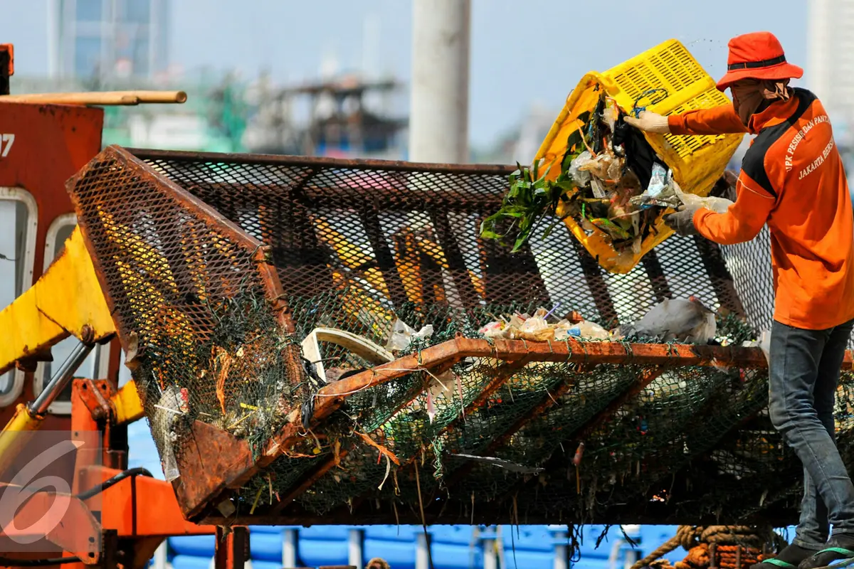 20160414- Sampah di Dermaga Kali Adem-Jakarta- Yoppy Renato-0