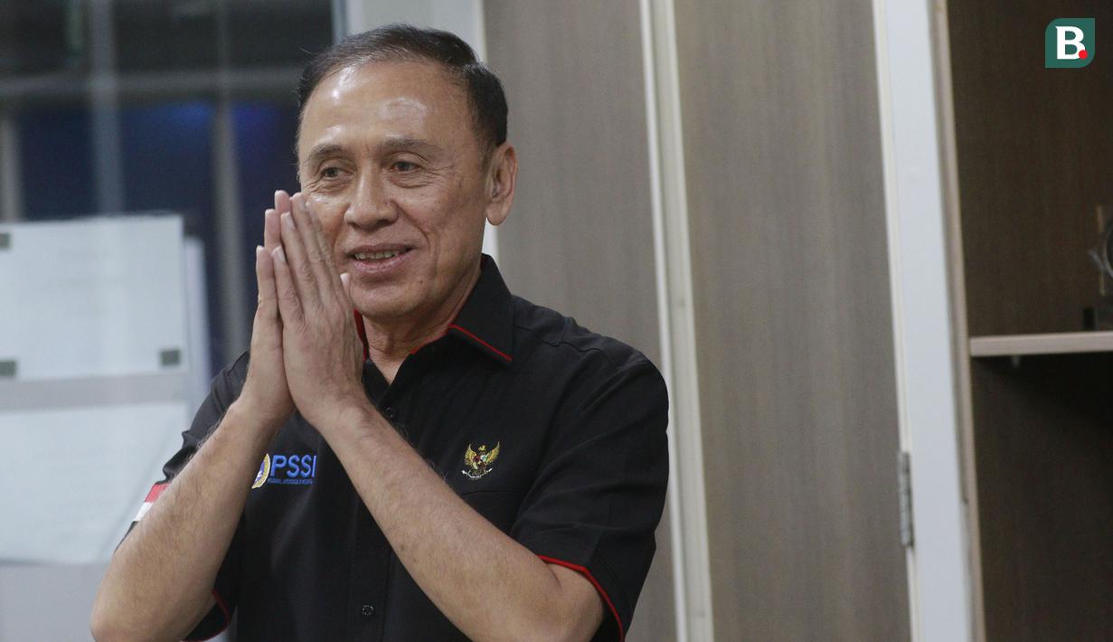 Kedatangan Ketua Umum PSSI, Mochamad Iriawan ke SCTV Tower adalah dalam rangka menyikapi terhentinya Kompetisi Liga 1 sebagai imbas Tragedi Kanjuruhan dan rencana PSSI untuk menggelar Kongres Luar Biasa (KLB) pada Maret 2023. (Bola.com/M Iqbal Ichsan)