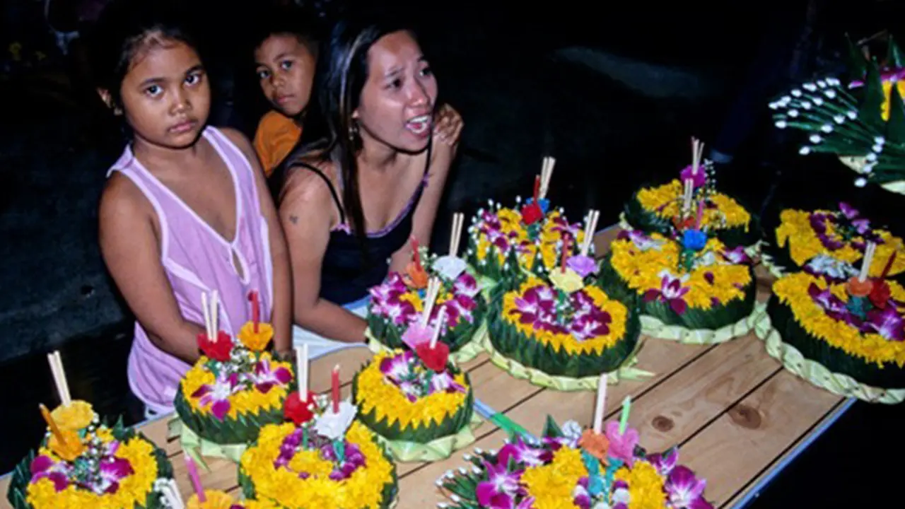 Uniknya Festival Larung Sesaji Ala Warga Thailand