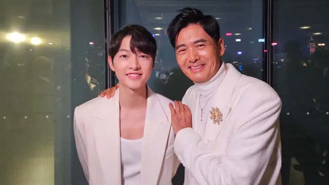 Tampilan Hot Daddy Song Joon Ki dengan Kaus Kutang Kena Kritik Saat Hadir di Louis Vuitton Men Pre Fall 2024 di Hong Kong