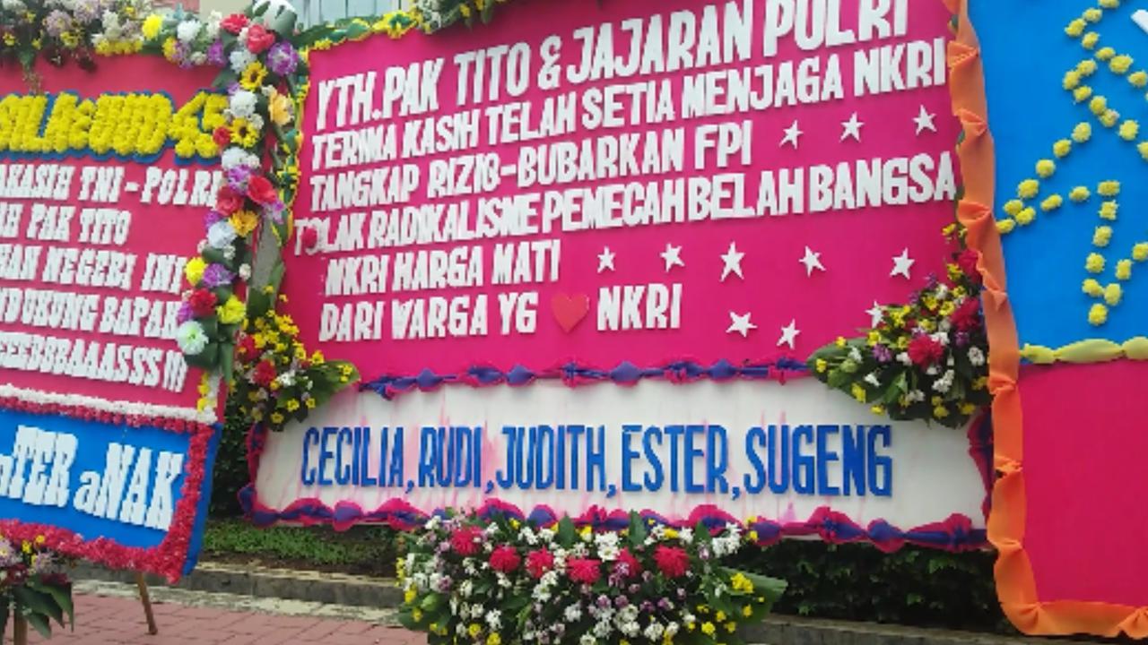 Isi Karangan Bunga di Mabes Polri Minta Rizieq Shihab Ditangkap