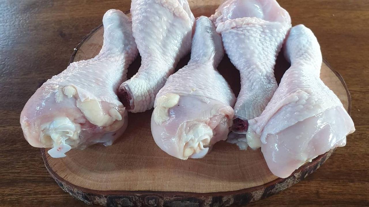 Tanpa Direndam Air Panas dan Cuka, Ini Cara Mencairkan Daging Ayam Beku dalam 5 Menit