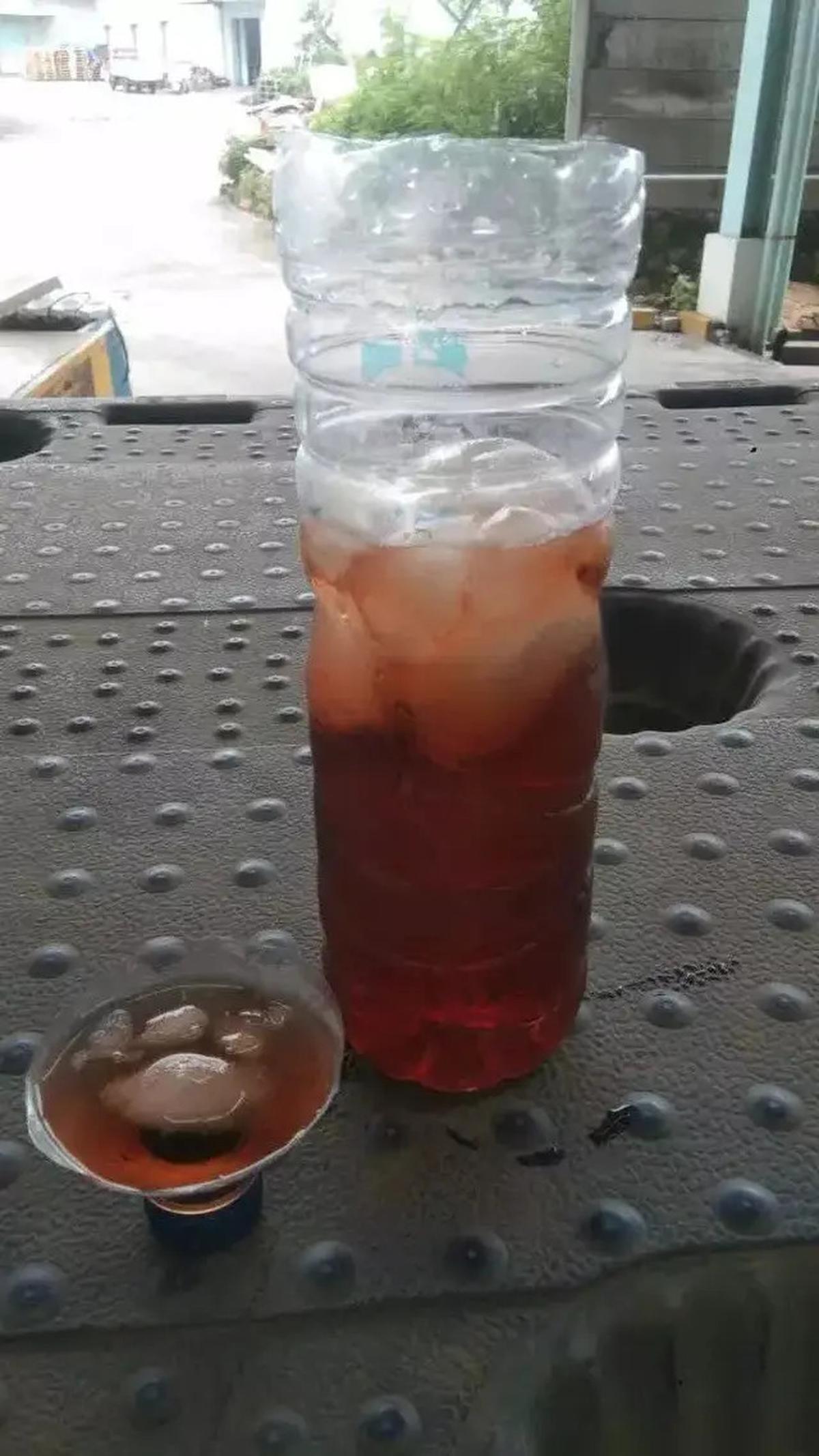10 Potret Kocak Orang Minum Es Teh di Cuaca yang Panas Ini Bikin Tepuk Jidat