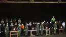 Petugas berdiri di samping peti jenazah korban jatuhnya pesawat Aviastar saat upacara serah terima jenazah di Lanud Sultan Hasanuddin Makassar, Selasa (6/10). 10 jenazah korban Aviastar telah dievakuasi dari pegunungan Bajaja Desa Ulu Salu.(AFP Photo/STR)