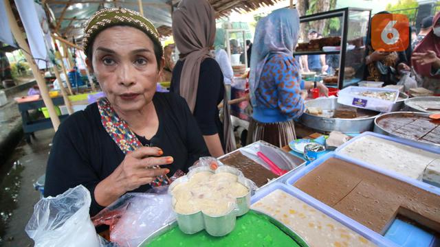 Hj Ijah (73) pedagang kue khas Banjar
