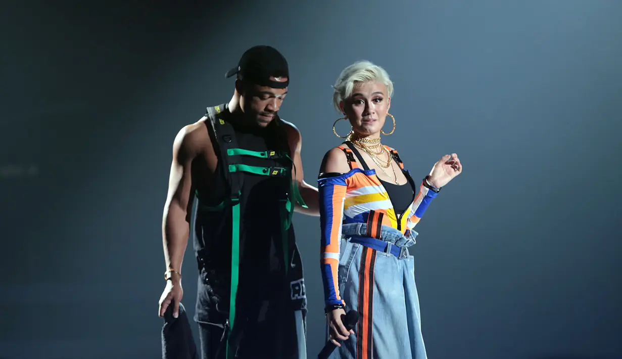 "Jujur saja untuk kita menaikkan segala sesuatu yang berhubungan dengan tradisional itu agak tricky. Karena kalau itu membosankan orang enggak akan nonton, benar enggak?" terangnya. (Deki Prayoga/Bintang.com)