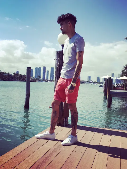 Kebanyakan, Zayn Malik hanya mengikuti akun-akun fanbasenya. (instagram/zayn)