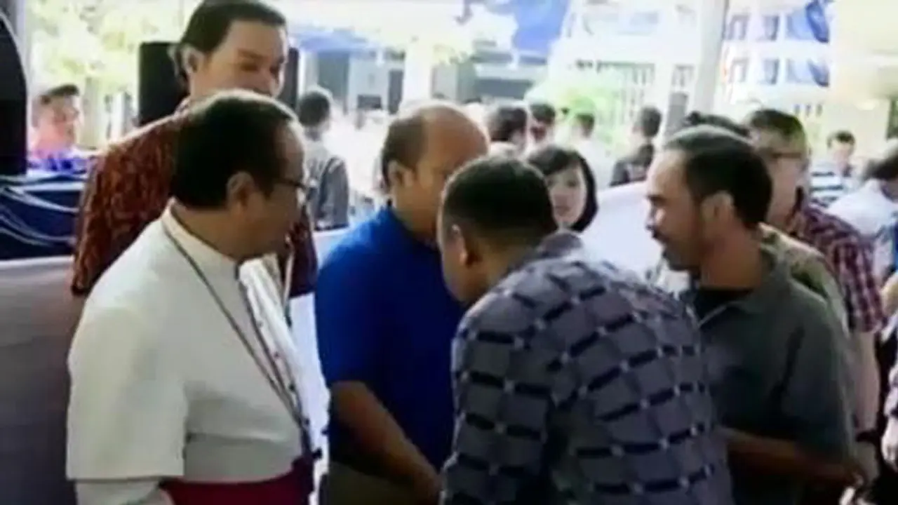 Segmen 4: Misa di Gereja Katedral hingga Paskah di Depan Istana