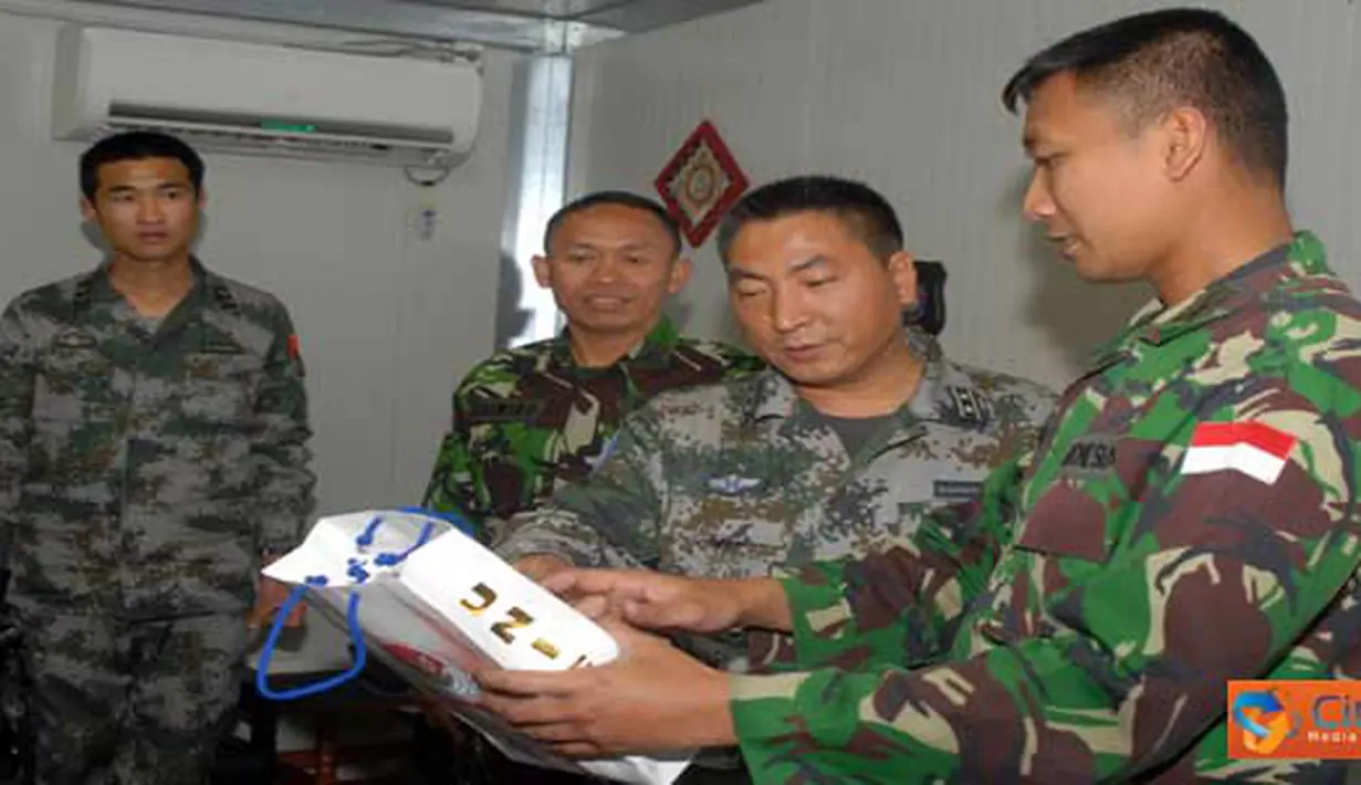 Citizen6, Lebanon: Tim Hygiene Inspection dari Unifil, sedang melakukan pemeriksaan standar kebersihan di Markas Satgas Yonif Mekanis Konga XXIII-E / Unifil (Indobatt), Senin (4/4). (Pengirim: Badarudin)