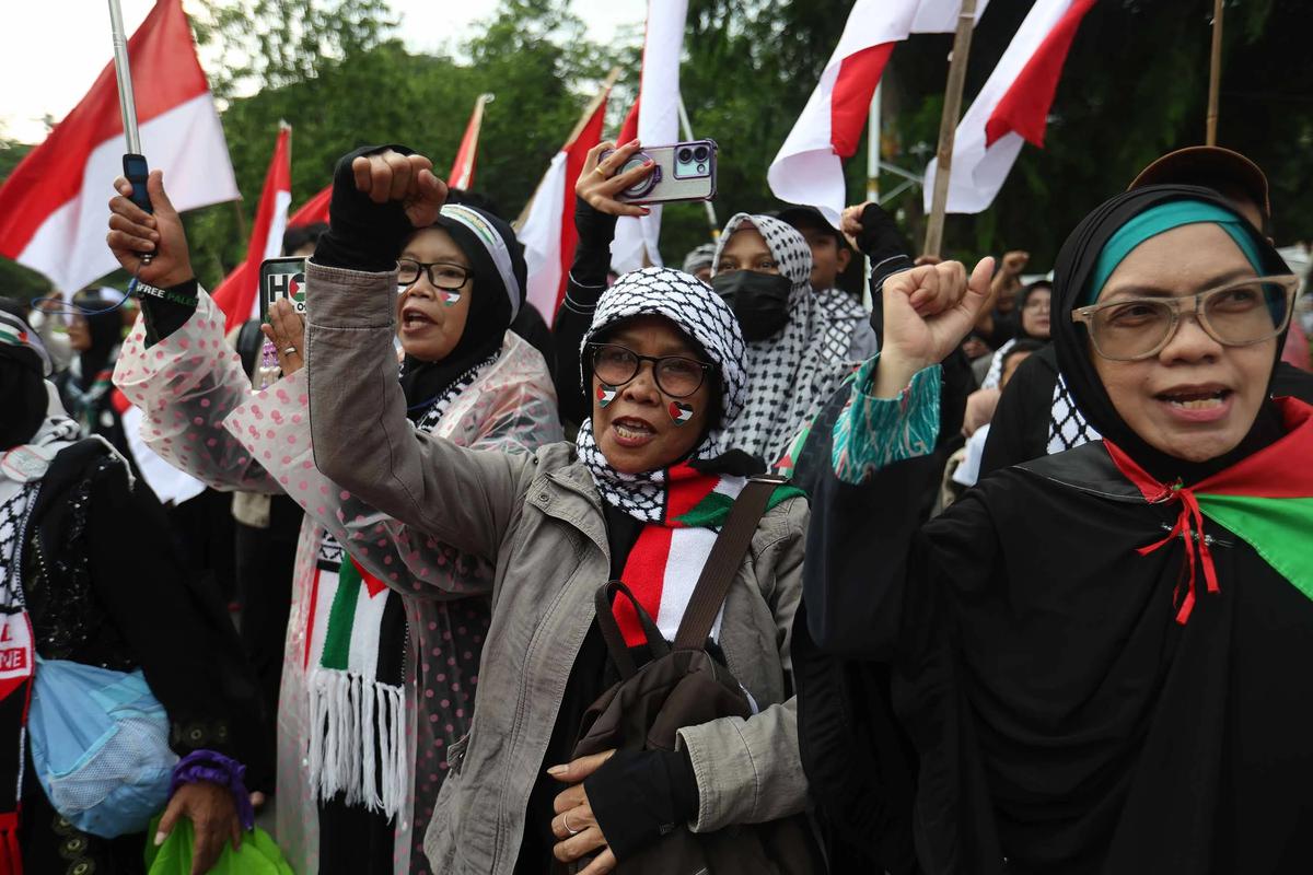 FOTO: Aksi Bela Palestina Warnai Menjelang Reuni 212 di Depan Kedutaan AS