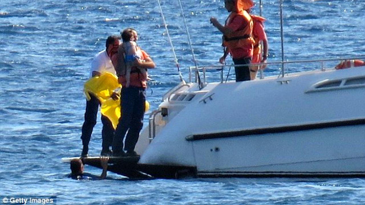 Orangtua Asyik Berjemur, Bayi Terapung ke Tengah Laut